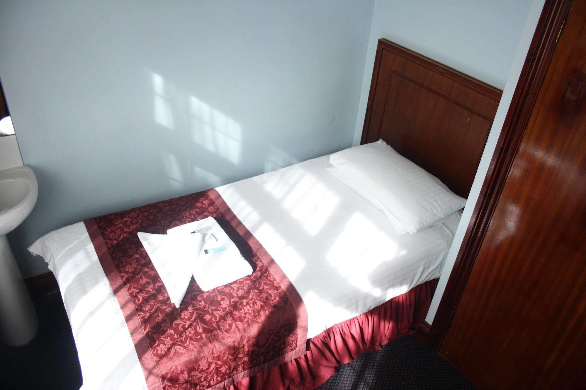 Kings Paget Hotel West Drayton  Buitenkant foto
